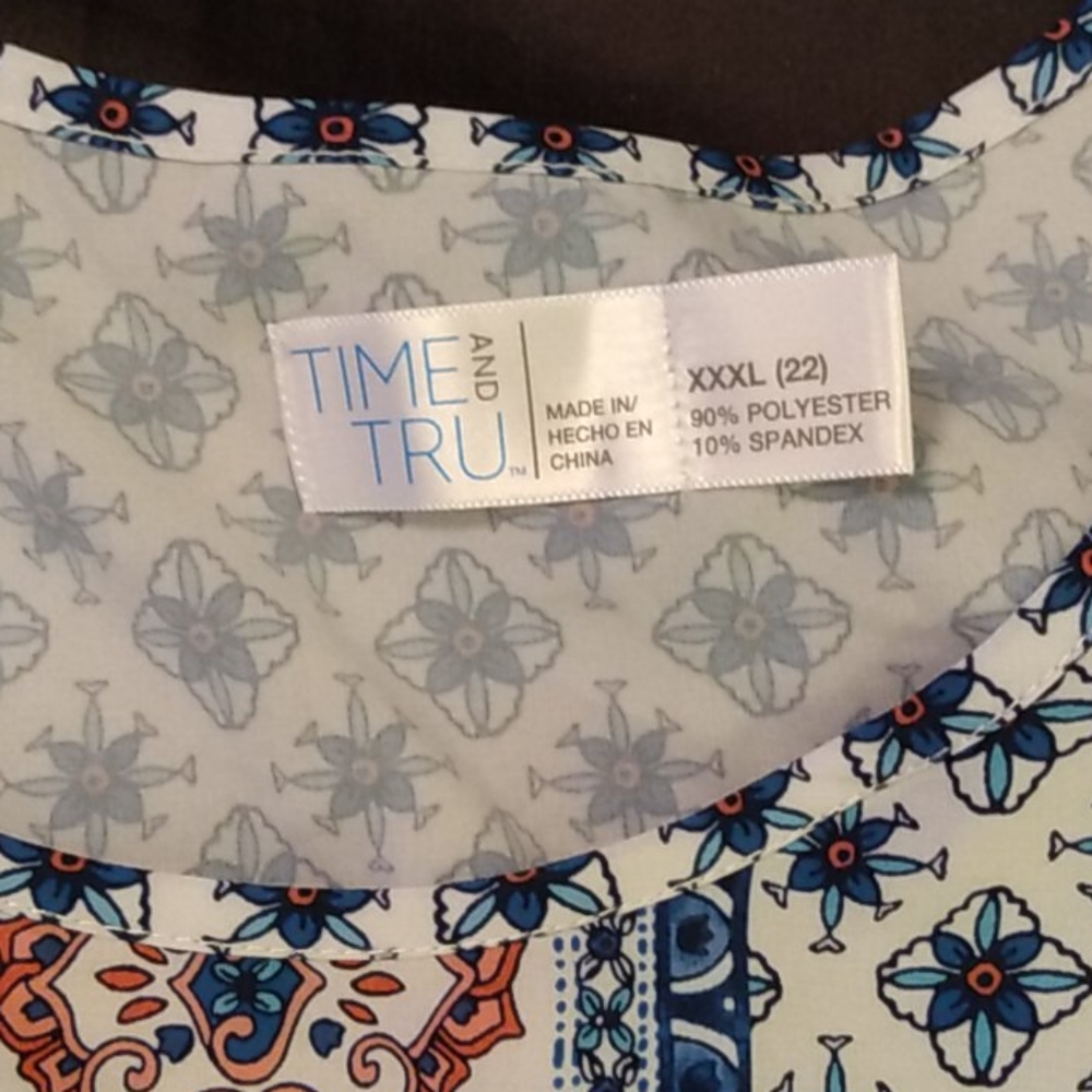 New condition blouse. - Picture 2 of 3